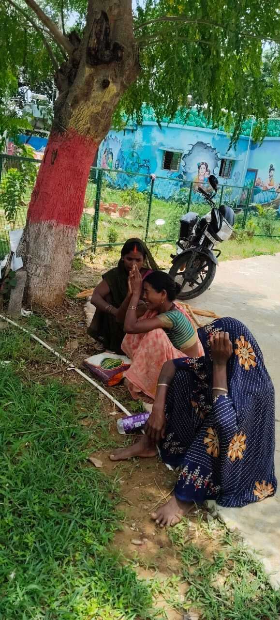 पैर फिसलने से गड्ढे में गिरकर युवक घायल, इलाज के दौरान मौत