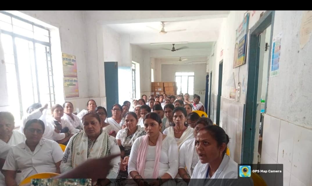 साप्ताहिक बैठक में शत प्रतिशत टीकाकरण लक्ष्य प्राप्त करने का निर्देश