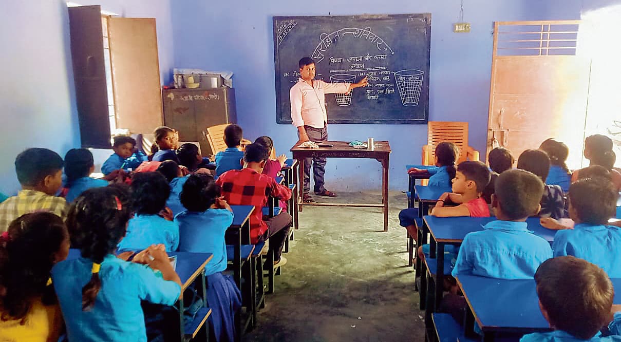 Gopalganj News : सुरक्षित शनिवार में बच्चों को स्वच्छता और कचरा प्रबंधन पर किया गया जागरूक