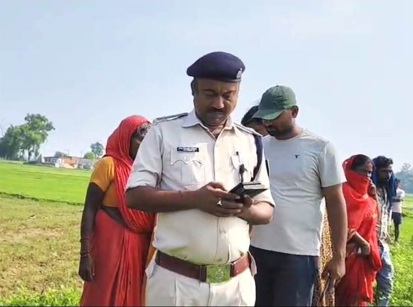 आहर से अज्ञात युवक का शव बरामद, हत्या की आशंका