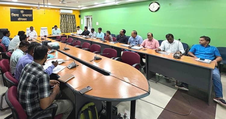 किसानों को नयी तकनीक से खेती करने के लिए करें प्रेरित