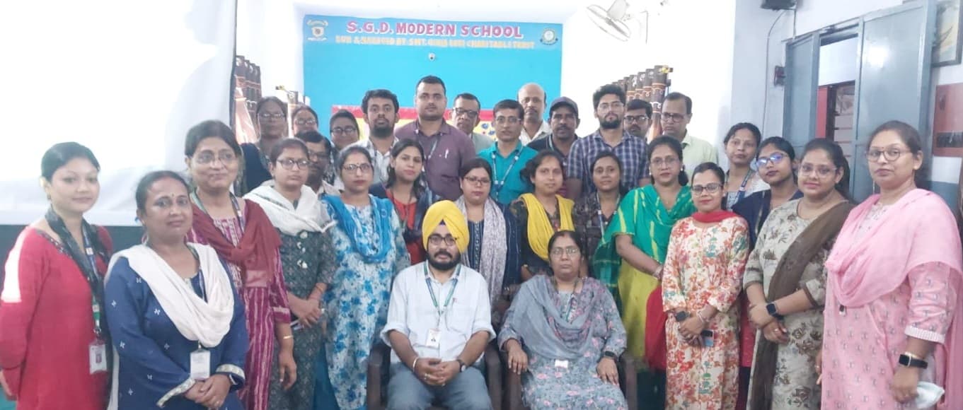 Dhanbad News : शिक्षक-शिक्षिकाओं को मिला प्रोग्राम व क्लास मैनेजमेंट का प्रशिक्षण