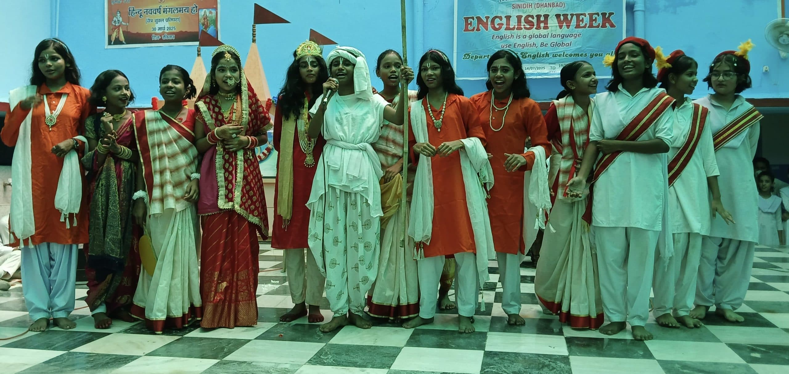 Dhanbad News : एसवीएम सिनीडीह में मनाया गया अंग्रेजी सप्ताह