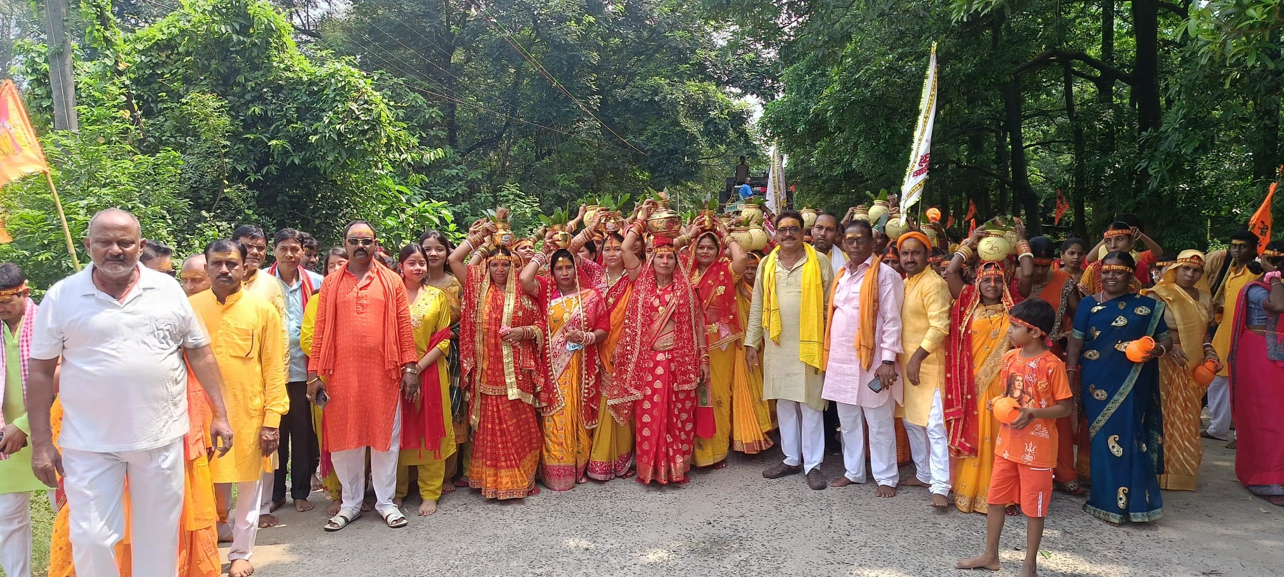 Dhanbad News : कोलडंप कॉलोनी यज्ञ को लेकर निकली कलश यात्रा