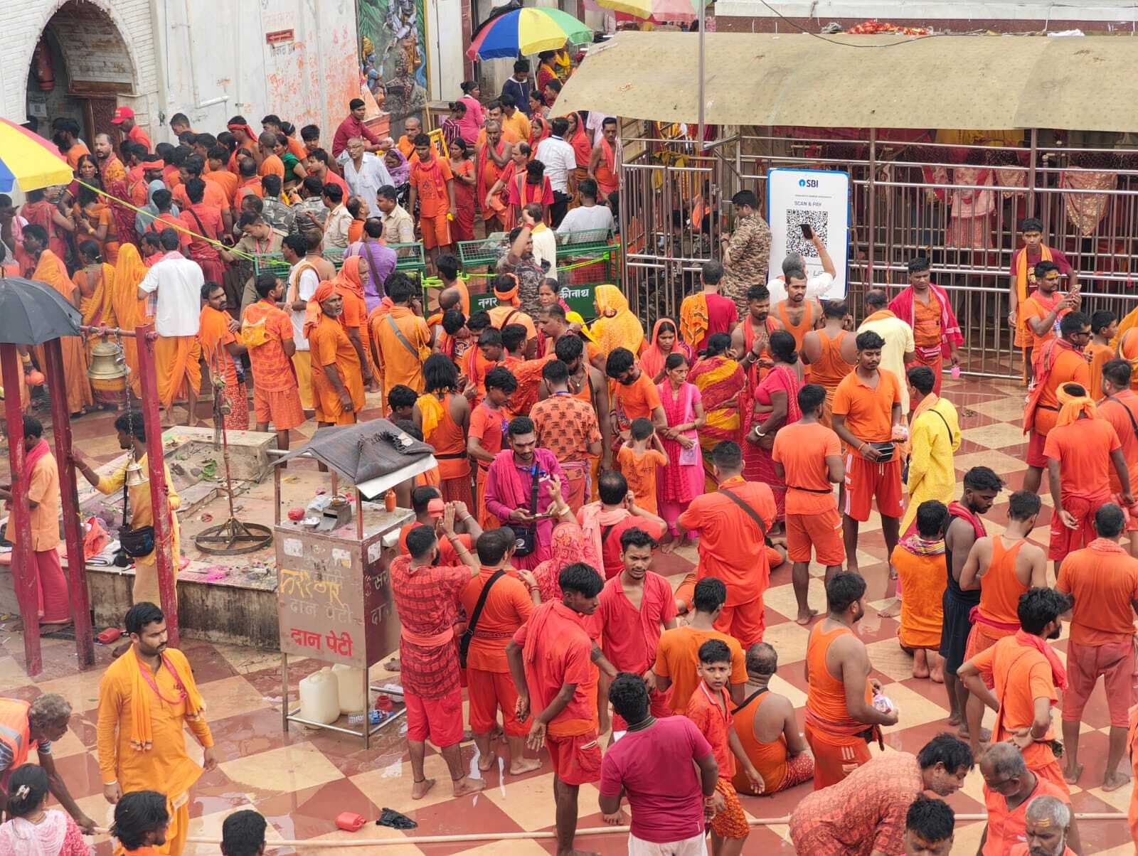 बाबा फौजदारीनाथ दरबार में शिव भक्ति का अदभुत संगम, नौवें दिन 90,956 कांवरियों ने किया जलाभिषेक