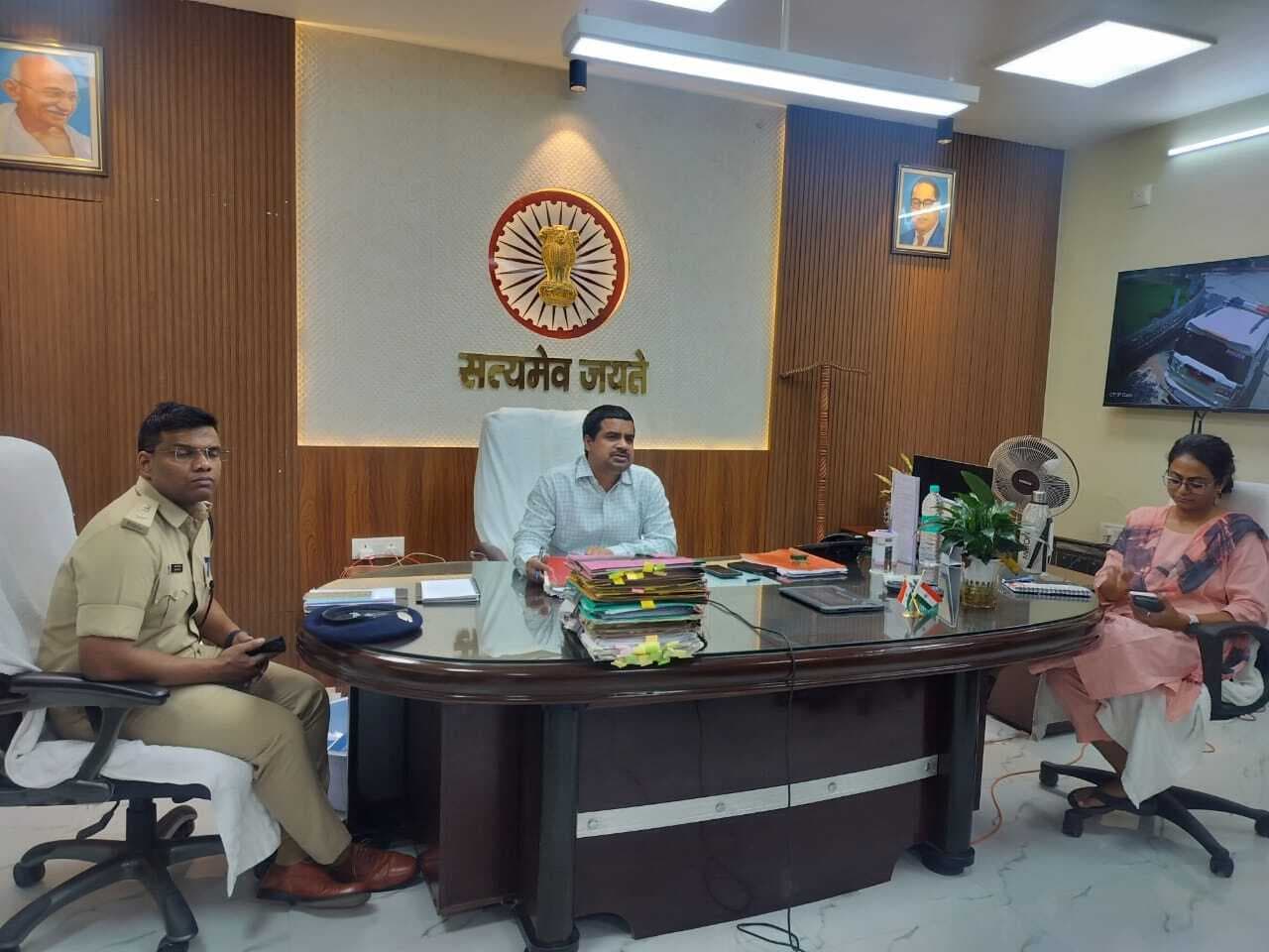 मताधिकार का उपयोग करना हम सभी का दायित्व : डीएम