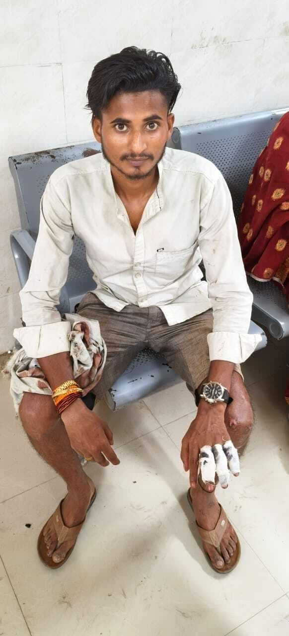 घर में घुस कर गायक को मारा चाकू, जख्मी