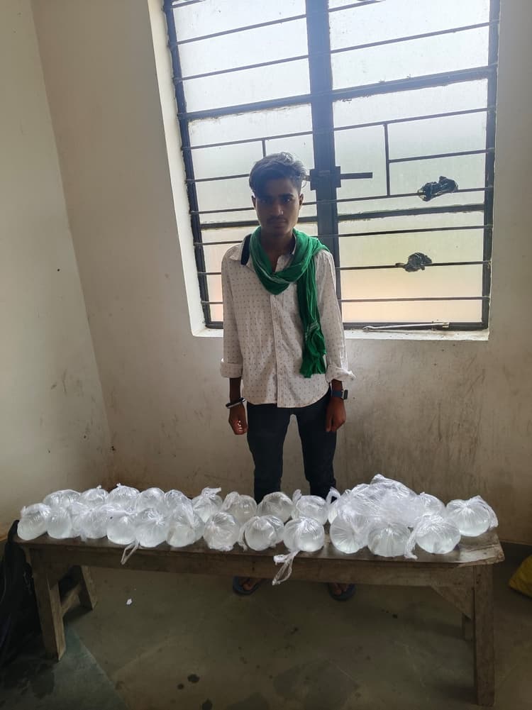 शराब के साथ बाइक सवार तस्कर गिरफ्तार