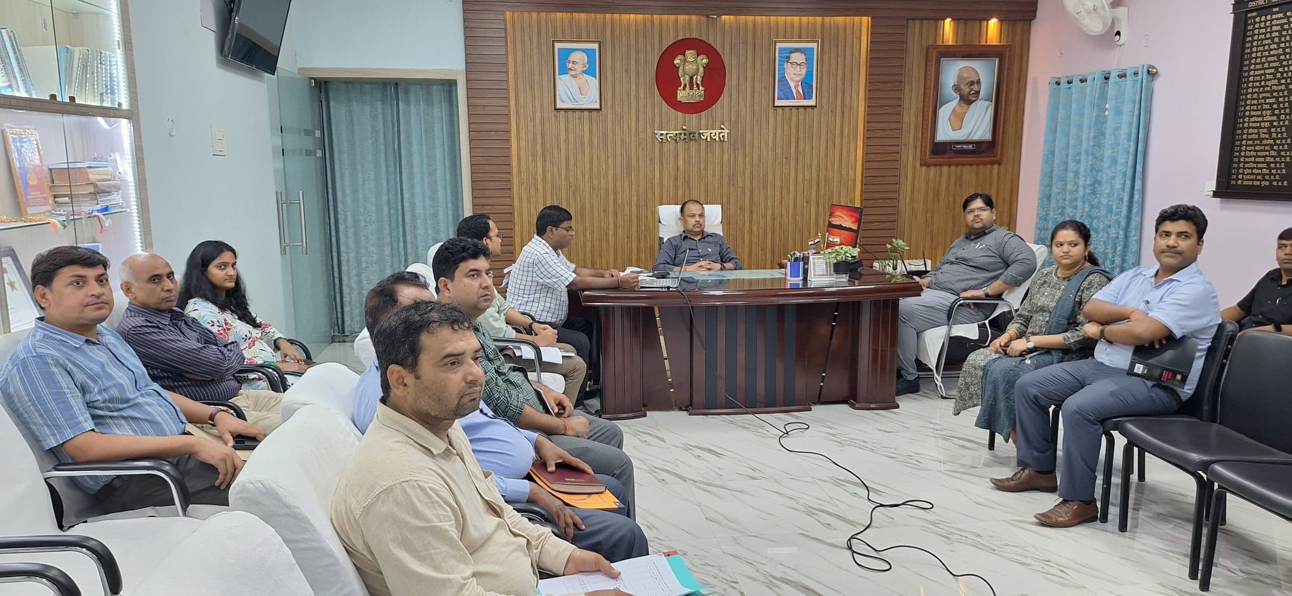 भूमि विवाद के मामलों के निष्पादन में लायें तेजी : डीएम