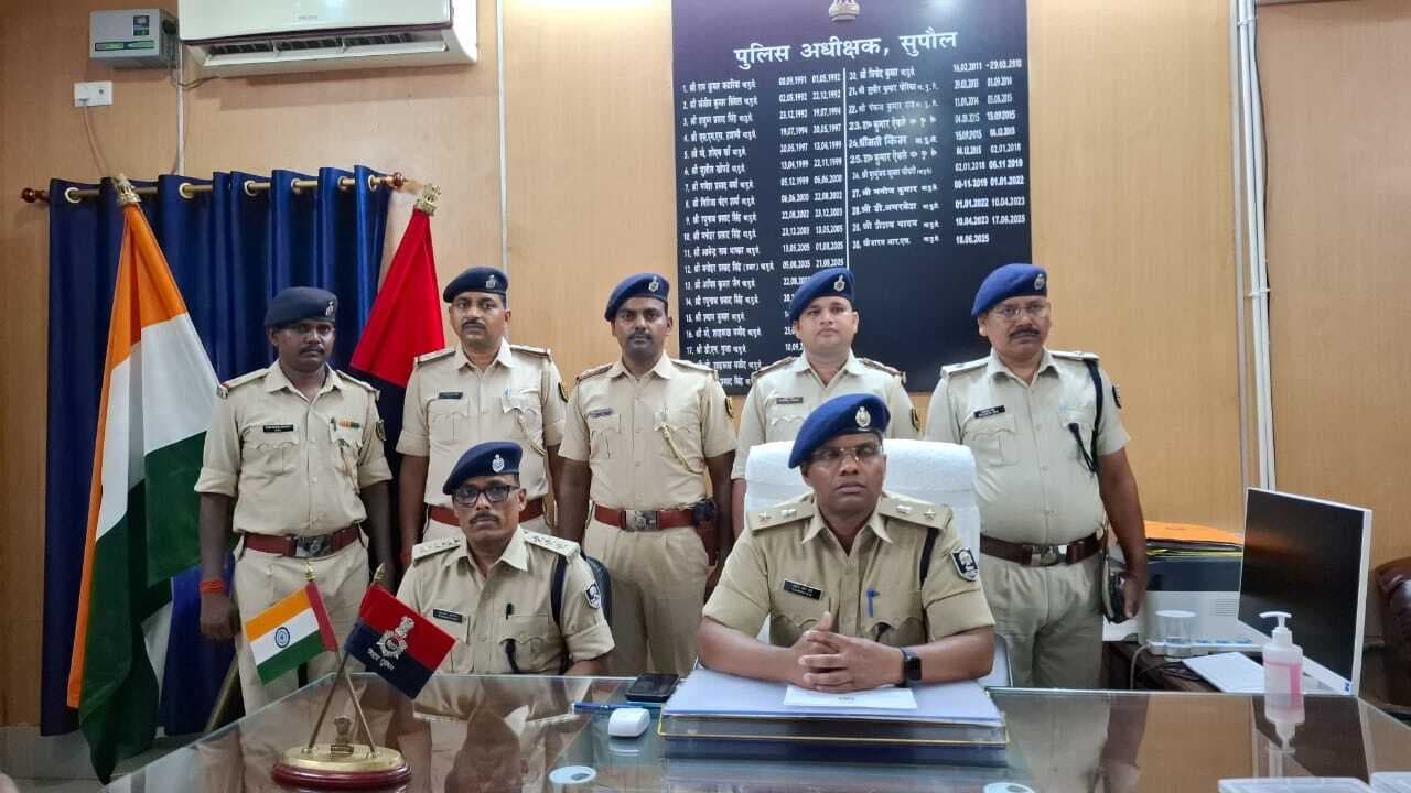 स्कॉर्पियो से 891 लीटर नेपाली शराब बरामद