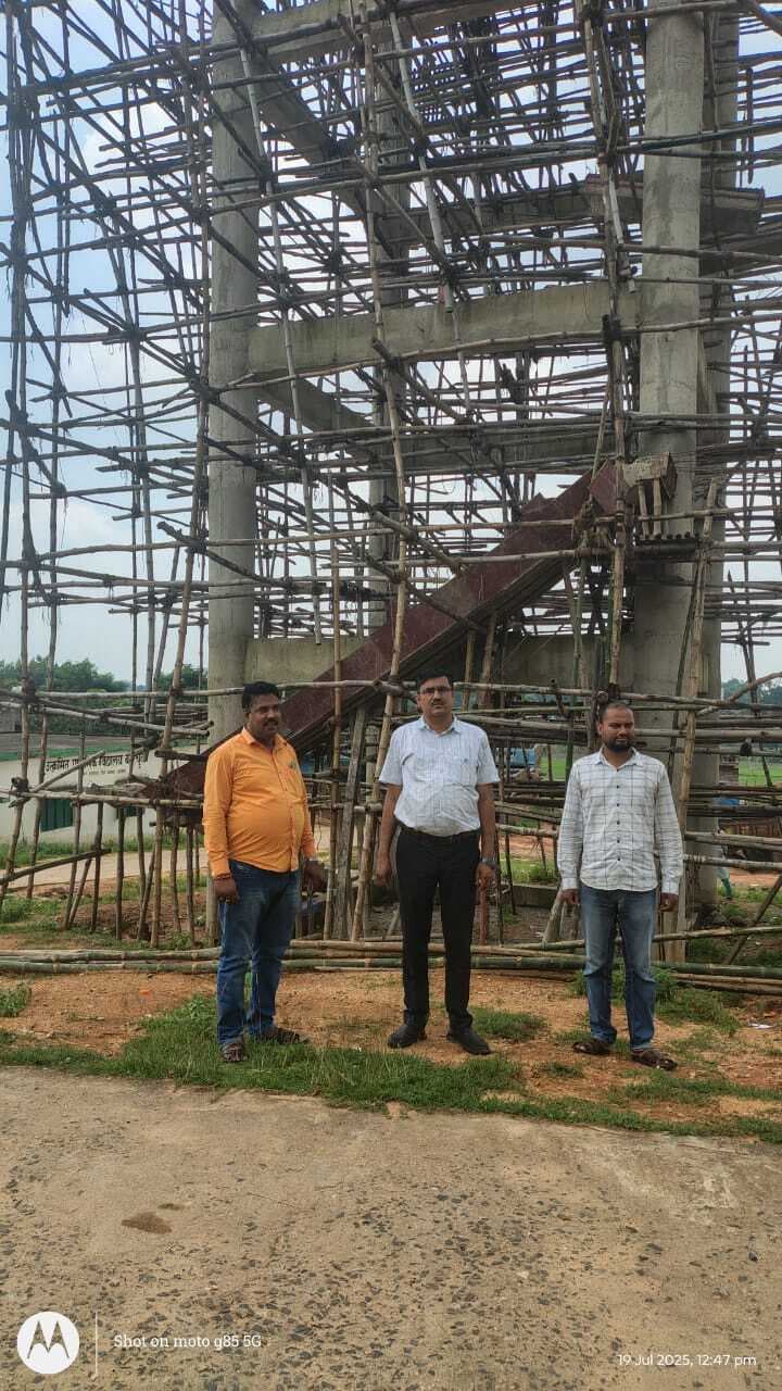 बीडीओ ने निर्माणाधीन पांच पानी टंकी का किया निरीक्षण