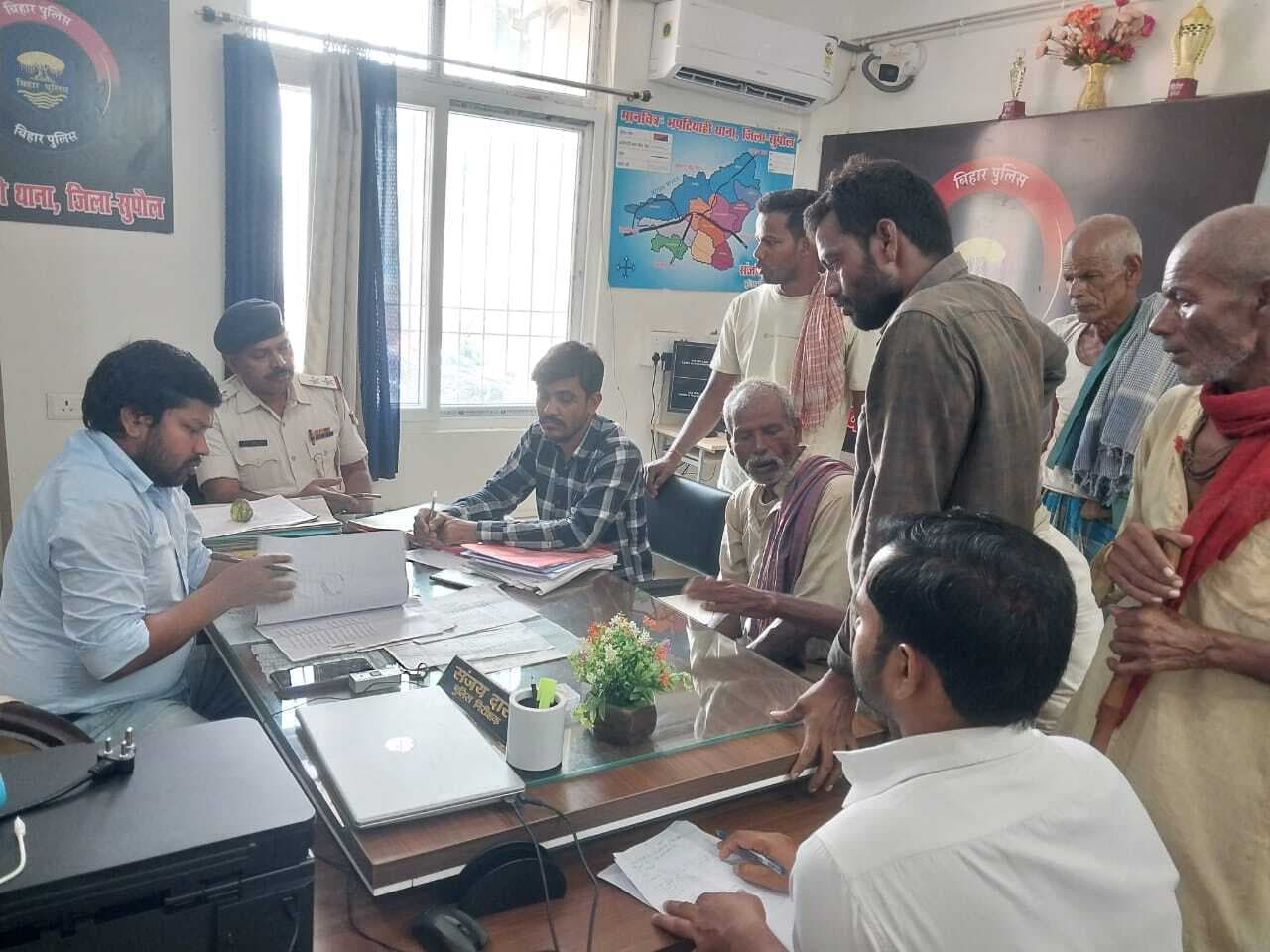 जनता दरबार में पांच मामलों का हुआ निष्पादन