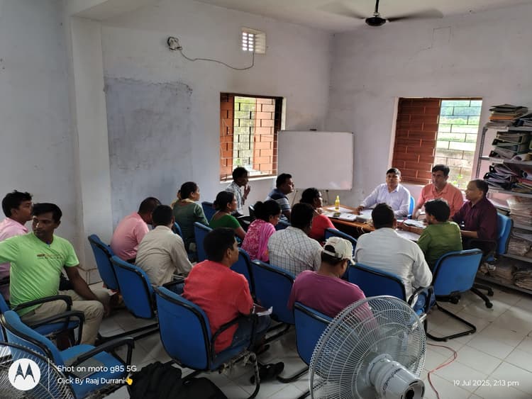 आजीविका से संबंधित समीक्षा बैठक में विभिन्न कार्यों की समीक्षा