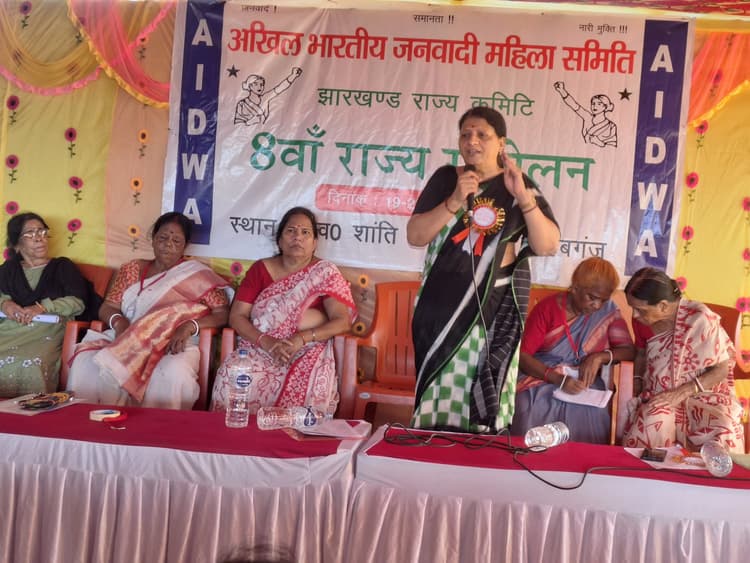 माइक्रोफाइनेंस कंपनी लोन रिकवरी के नाम पर महिलाएं को कर रही प्रताड़ित : संयुक्त सचिव