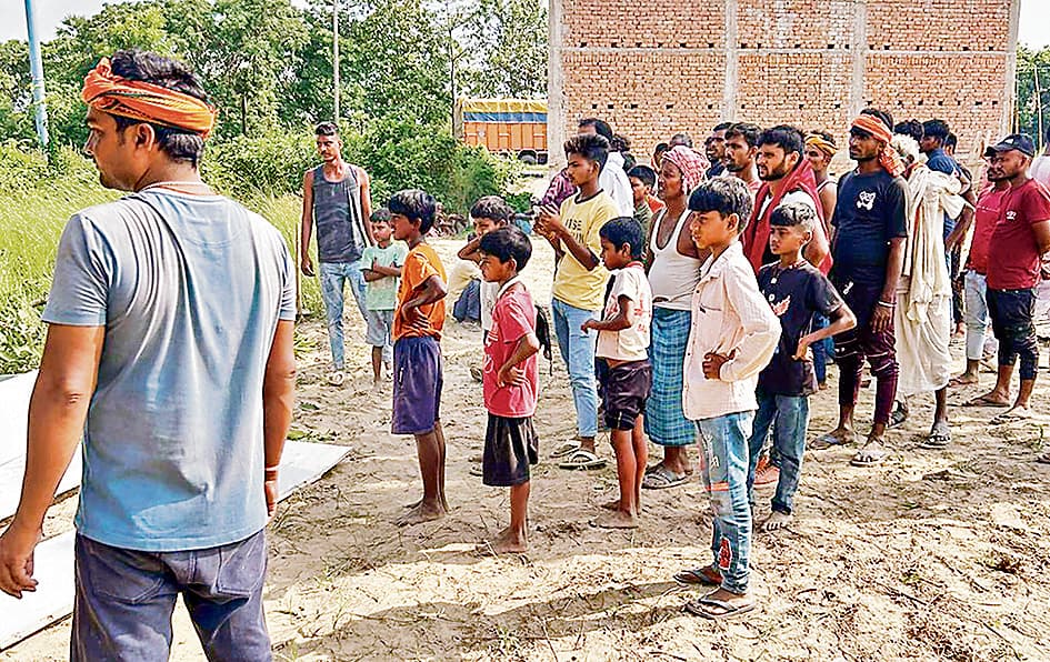 Gopalganj News : दुबई से सोनबरसा पहुंचा पेंटर सर्वजीत का शव, गांव में मचा कोहराम