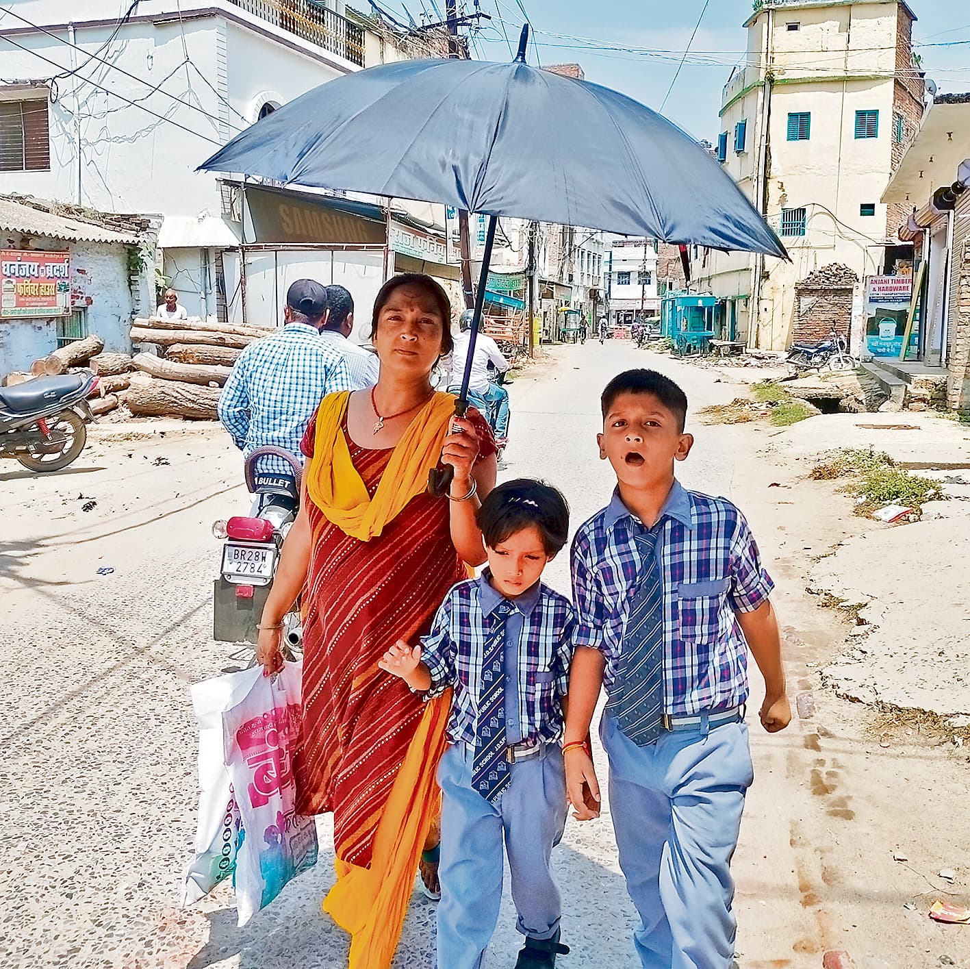 Gopalganj News : सावन में दहक उठे सूर्यदेव, खेतों में जल रहा किसानों का अरमान