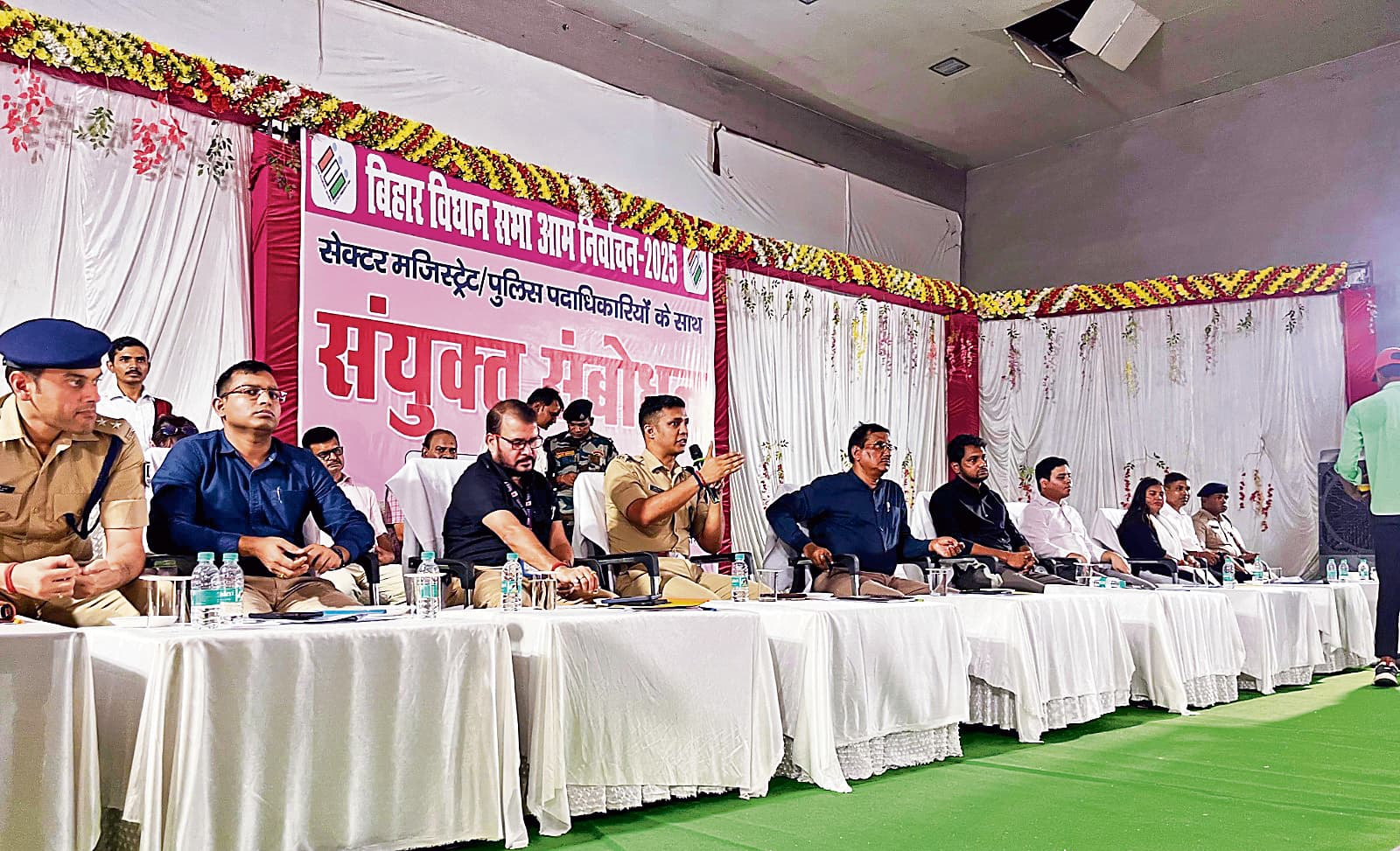 Gopalganj News : हाेटल या निजी संस्थानों में न रखें वोटिंग के सामान