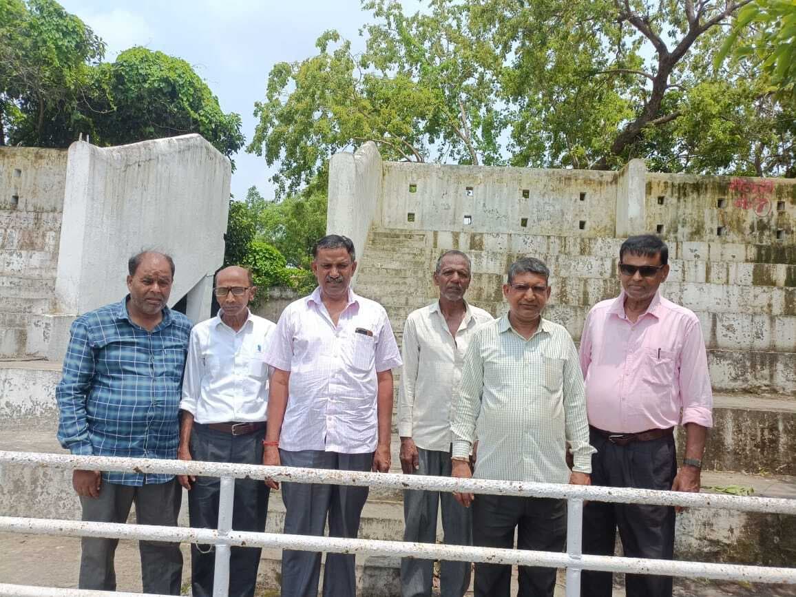 एचएम की मनमानी के खिलाफ शिक्षकों का फूटा गुस्सा