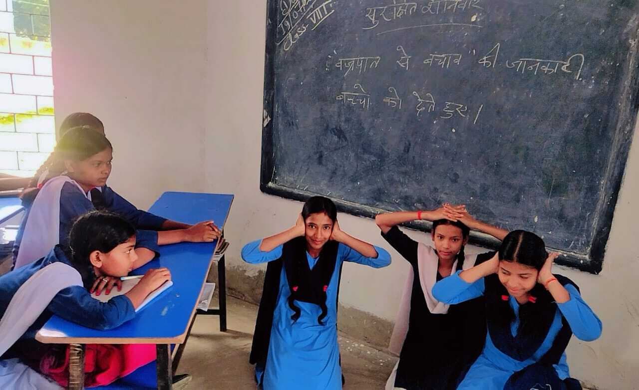 सुरक्षित शनिवार के तहत विद्यालय में जागरूकता कार्यक्रम आयोजित
