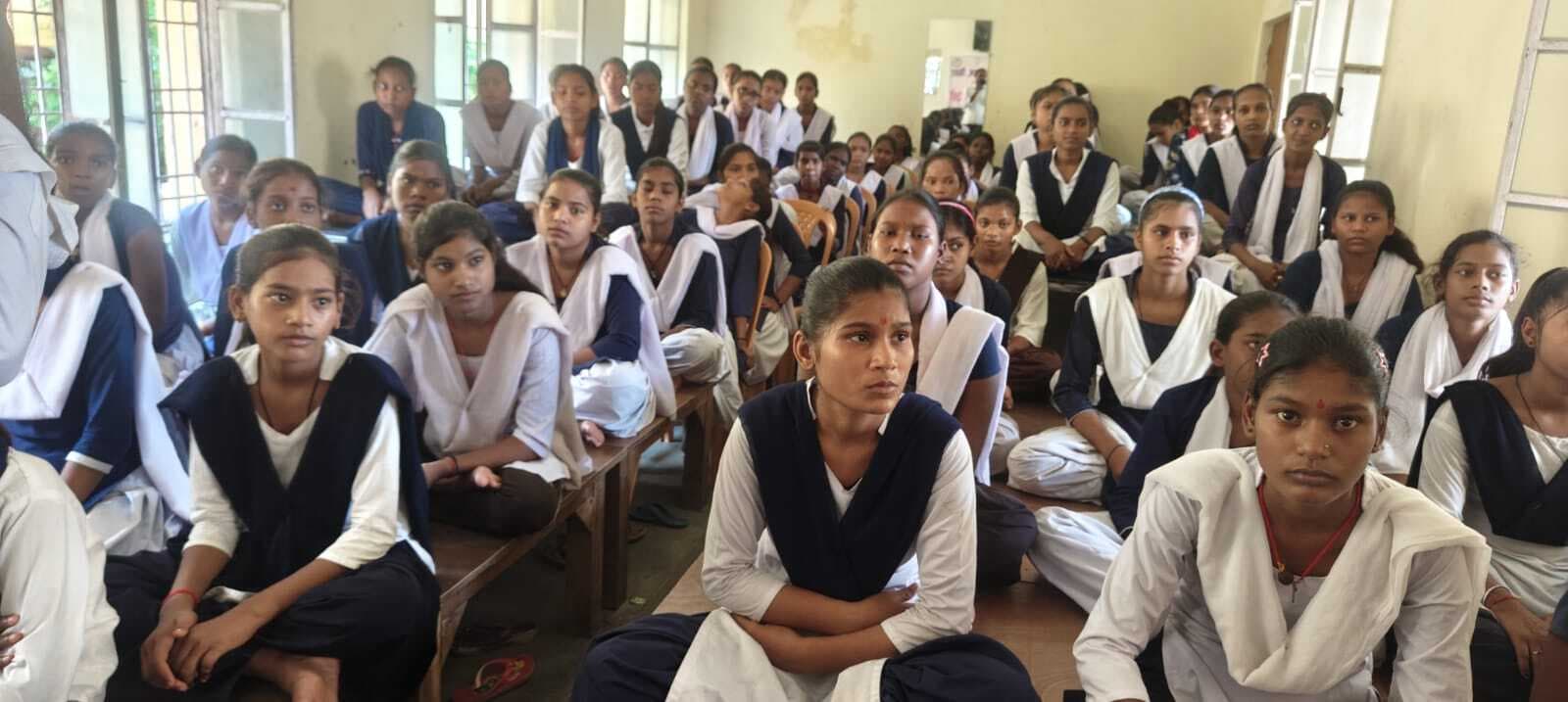 बेहतर परिणाम के लिए सोशल मीडिया से दूर रहें विद्यार्थी