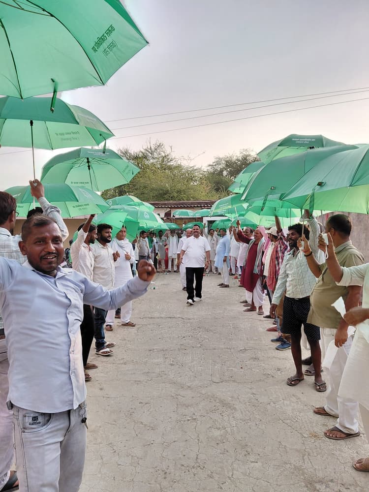 Darbhanga News: तेजस्वी यादव को सीएम बनाने के लिए कार्यकर्ता एकजुट होकर करें काम