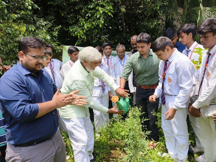 Aurangabad News : हरियाली से आयेगी खुशहाली, लोगों को किया जा रहा जागरूक