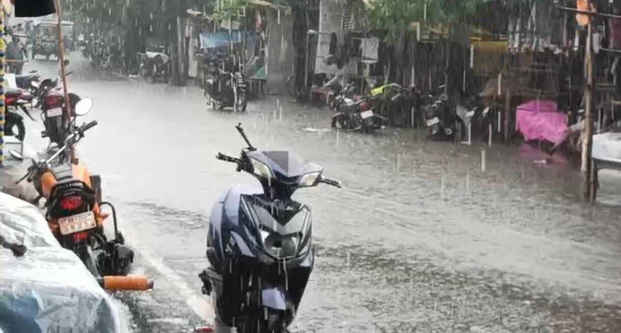 रेलवे अंडरपास में जल जमाव, लगा जाम