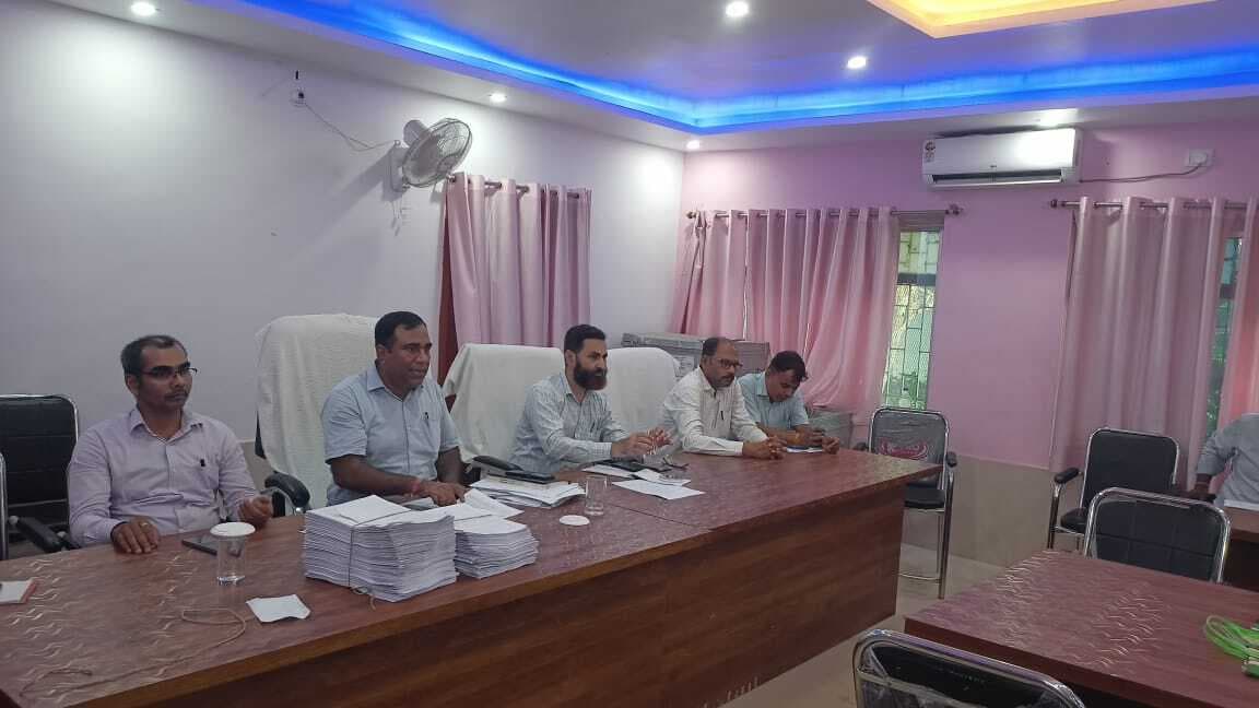 Madhubani News : मतदाता गहन पुनरीक्षण कार्य की समीक्षा की