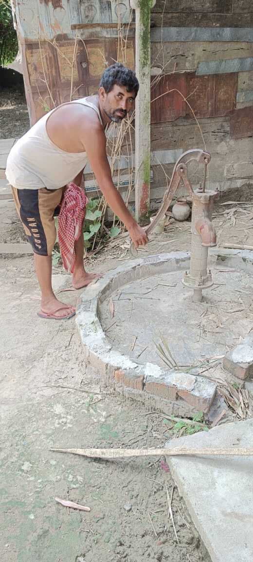 Madhubani News : चापाकल का जलस्तर नीचे जाने से पंचायत में गहराया जल संकट