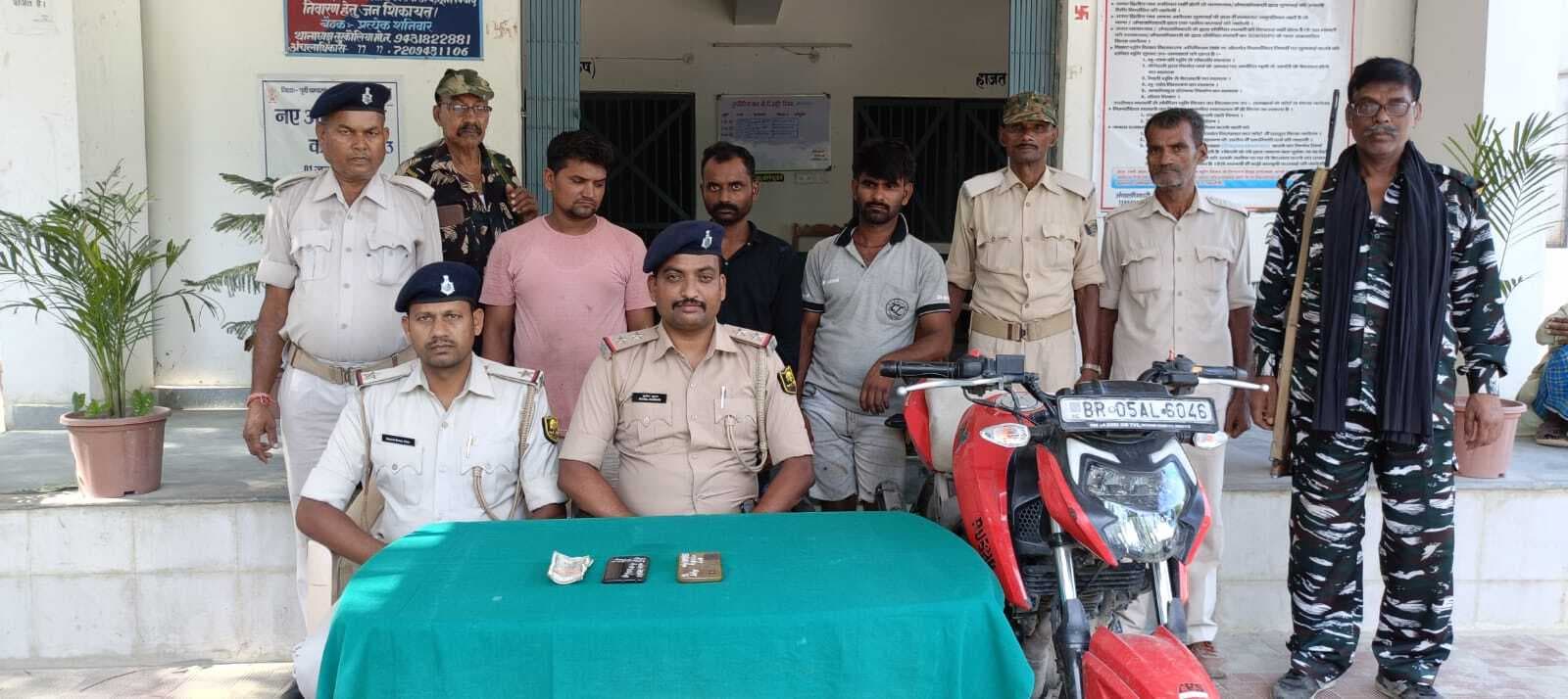 Motihari: मवेशी चोरी करने वाले गैंग के तीन बदमाश गिरफ्तार