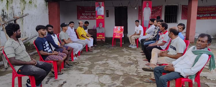 Giridih News :माले कार्यालय में पूर्व विधायक ओमीलाल आजाद को दी गयी श्रद्धांजलि