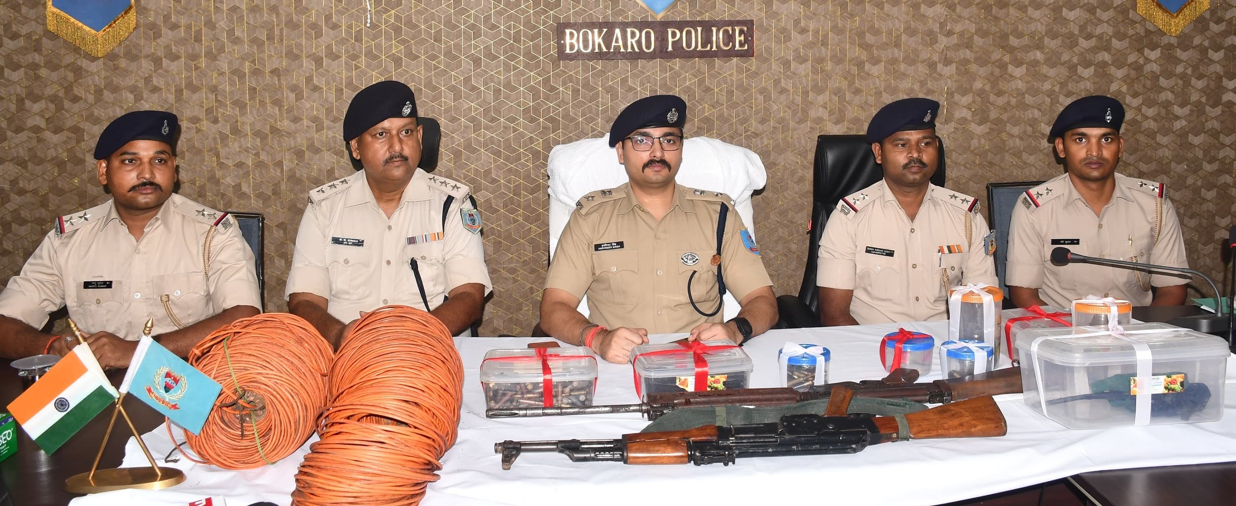 Bokaro News : गोमिया में सर्च अभियान के दौरान एसएलआर सहित विस्फोटक बरामद