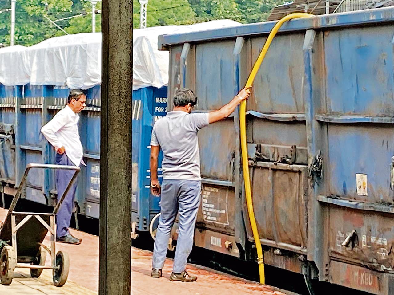 Rourkela News: राउरकेला स्टेशन पर कोयला लदी मालगाड़ी में लगी आग, बड़ा हादसा टला