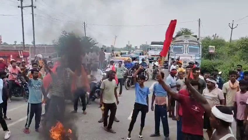 ग्रामीणों ने पटना-गया स्टेट हाइवे किया जाम