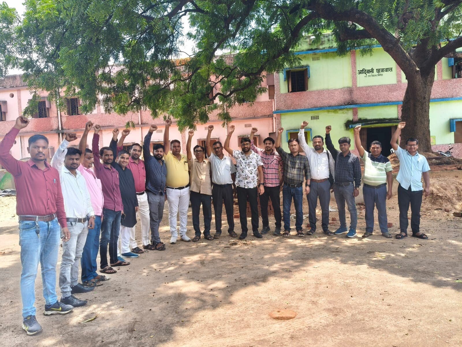 Giridih News: मुफस्सिल लिपिक मोर्चा की बैठक में समस्याओं के निवारण पर चर्चा