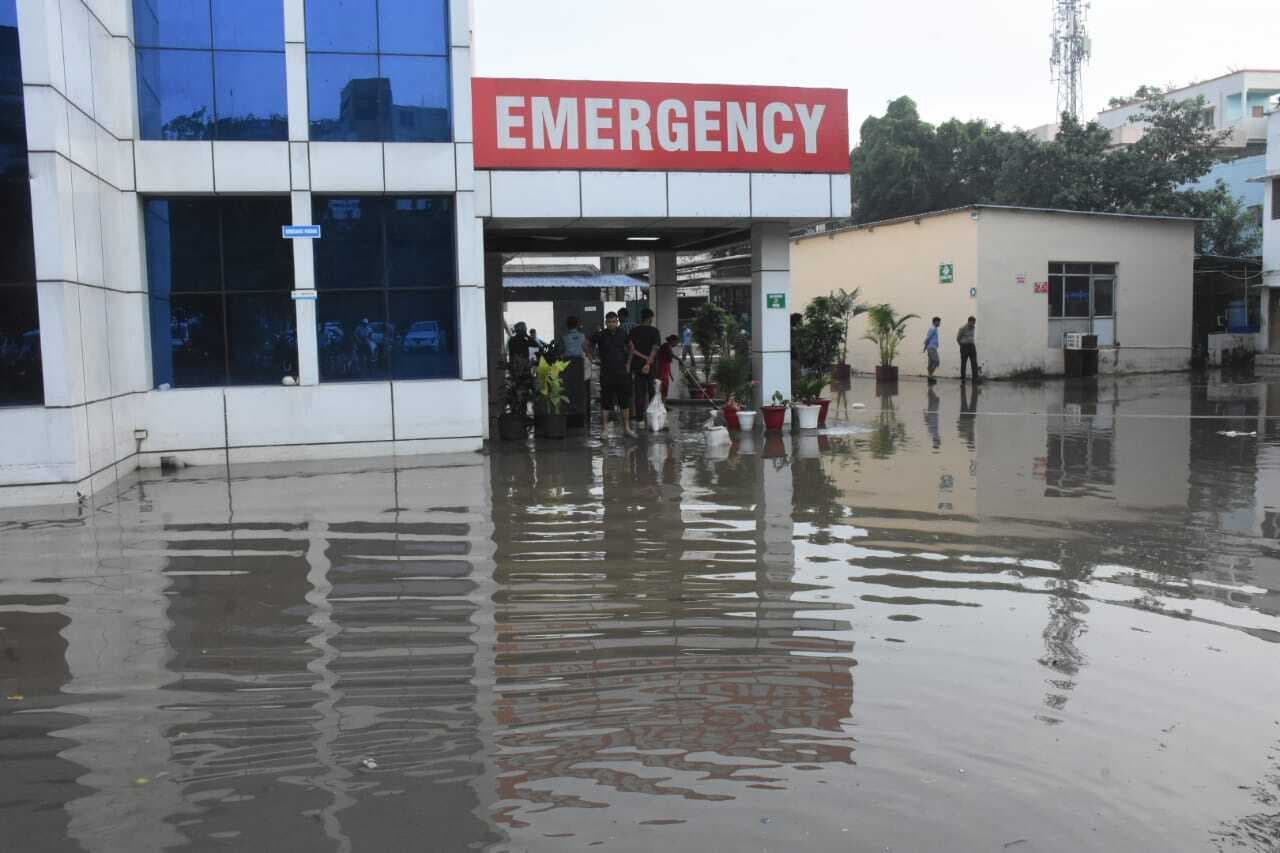 Dhanbad News: डेढ़ घंटे की मूसलधार बारिश से जलमग्न हुआ शहर