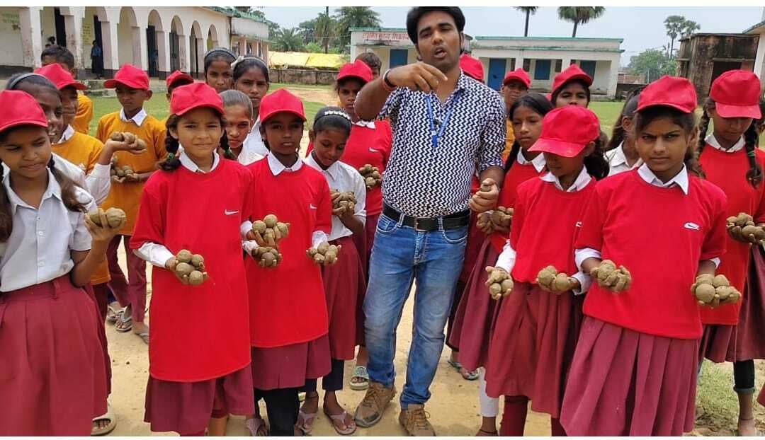 सीड बॉल अभियान : पर्यावरण से प्रेम की अनोखी पहल