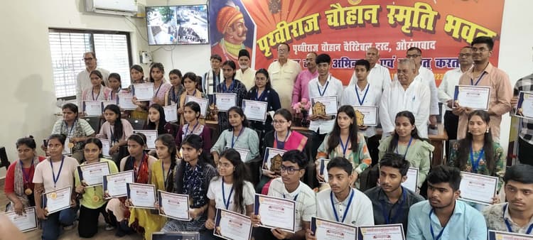 चार दर्जन से अधिक प्रतिभावान छात्र-छात्राओं को किया गया सम्मानित