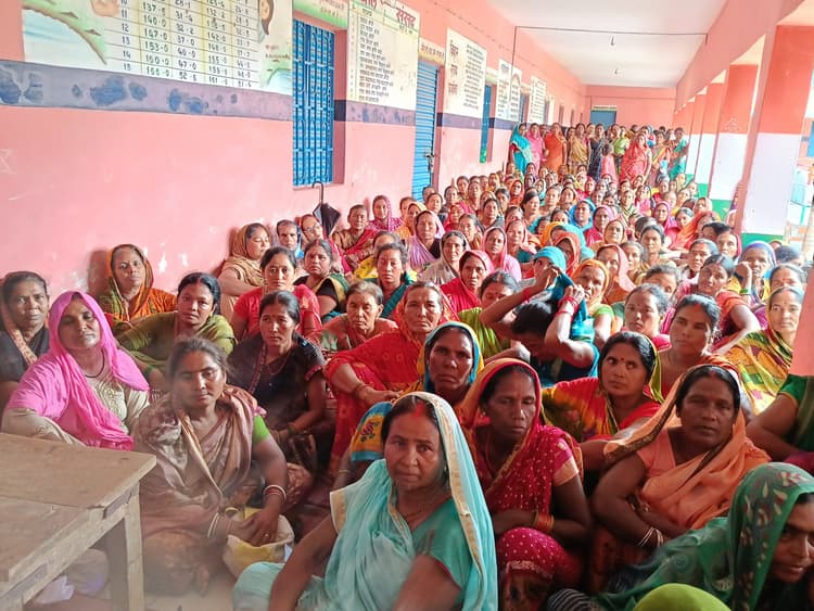 Bettiah : रसोईया संघ की 11 सूत्री मांगों के समर्थन में बैठक