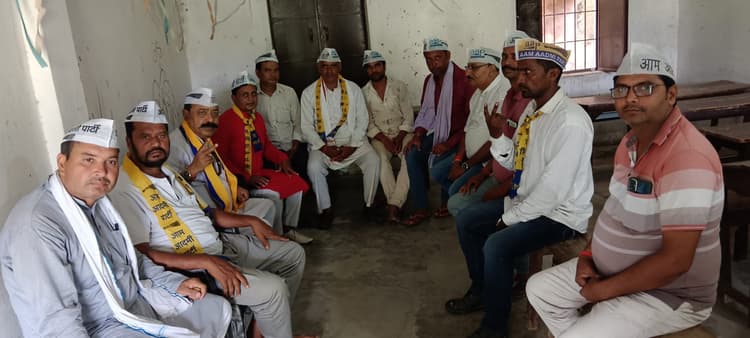 Bettiah : जदयू के मुरारी चौधरी ने आप पार्टी का थामा दामन