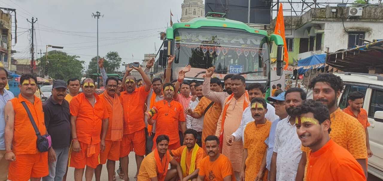 देवघर के लिए शिवभक्त रवाना