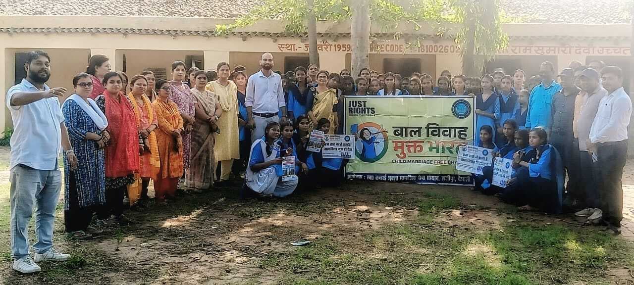 hajipur news. पेंटिंग में अलका, निबंध में अनन्या व स्लोगन राइटिंग में अर्पण ने मारी बाजी