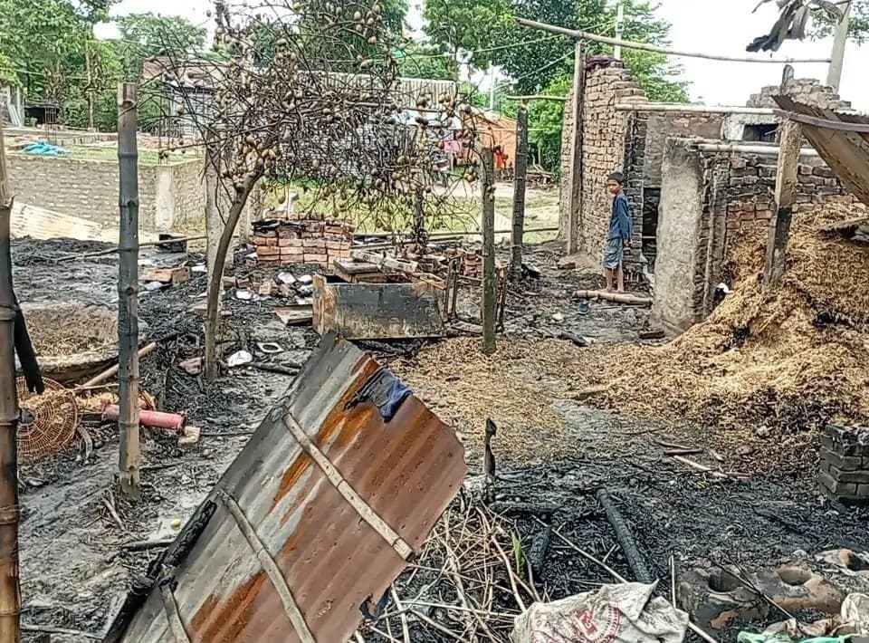 शॉर्ट सर्किट से लगी आग में घर व दुकान जले, आठ लाख का हुआ नुकसान