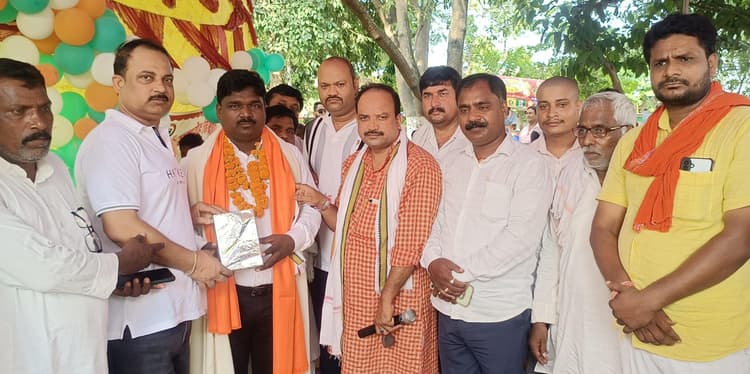 hajipur news. स्थानांतरण पर थानाध्यक्ष को दी गयी विदाई