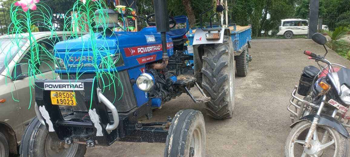 अवैध बालू लदा ट्रैक्टर जब्त