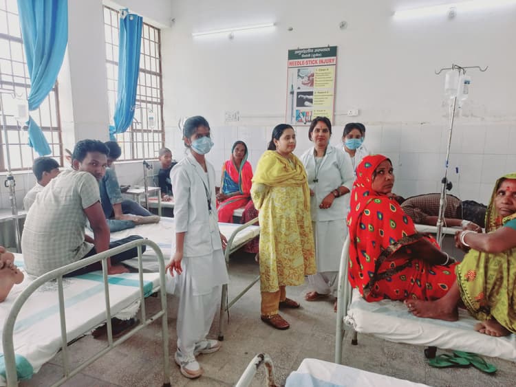 स्वास्थ्य प्रबंधक ने अस्पताल का किया निरीक्षण