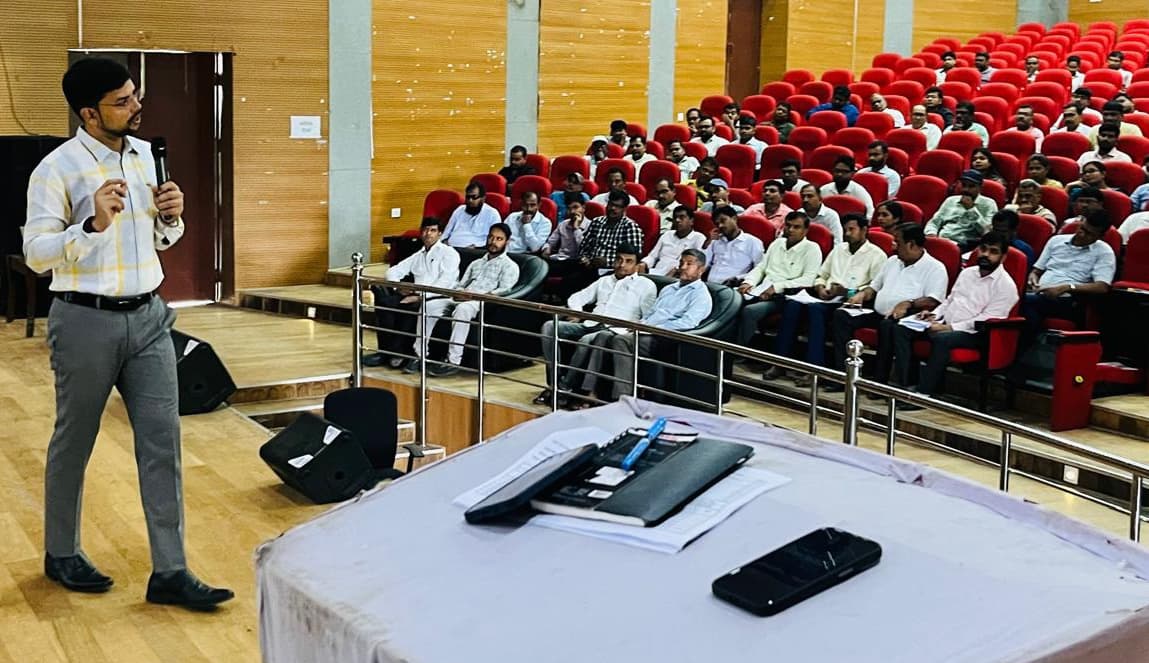 पुनरीक्षण कार्य तय समय सीमा के अंदर पूरा करें : डीएम