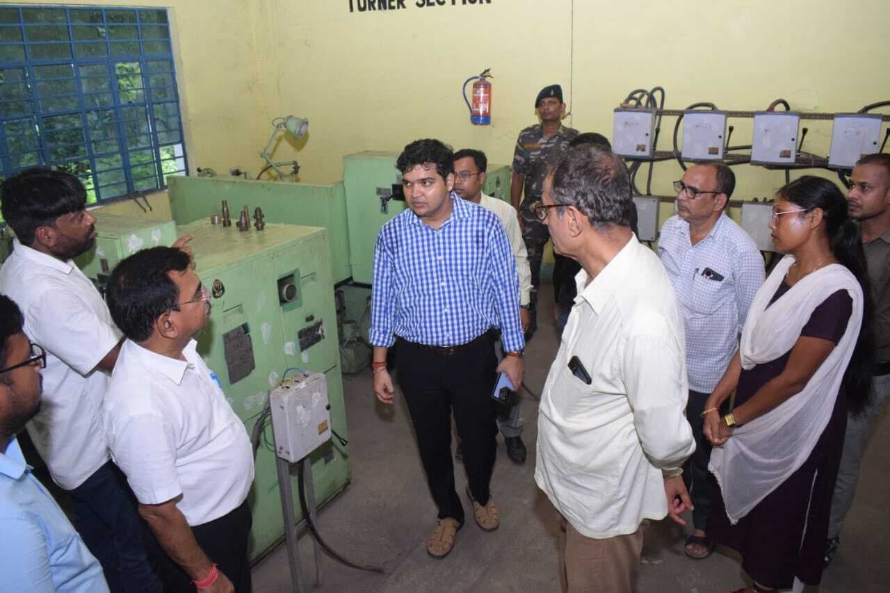 उपायुक्त ने औद्योगिक प्रशिक्षण संस्थान का किया निरीक्षण