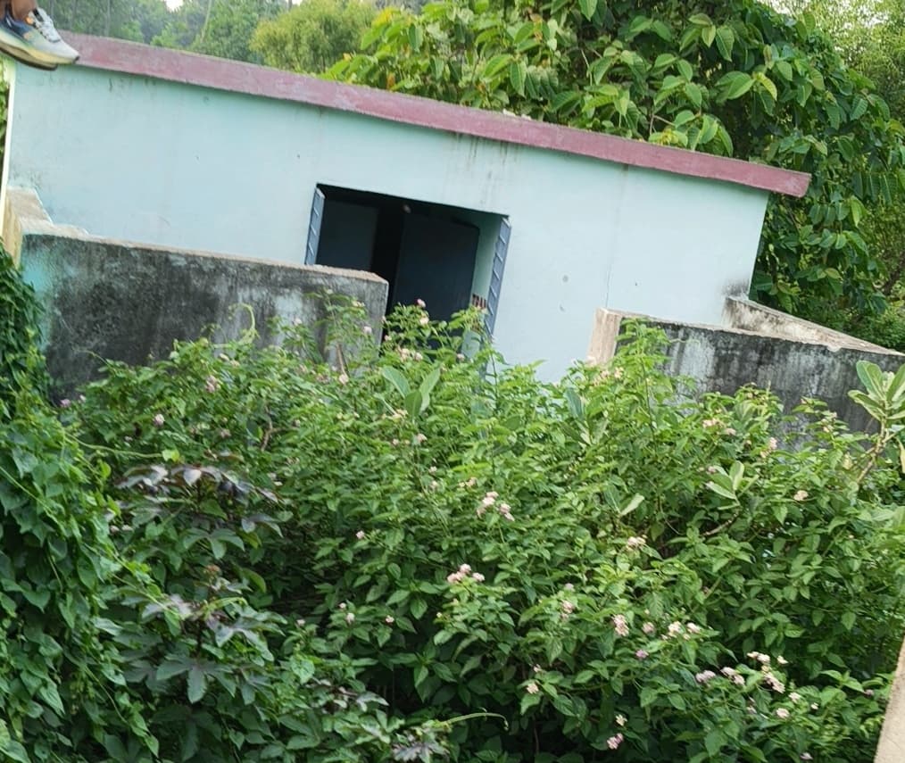 सामुदायिक शौचालय को चालू करने की मांग