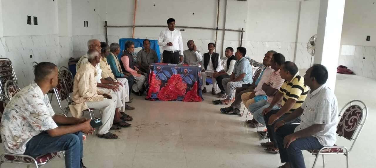 कांग्रेस प्रवेक्षक बीरेंद्र यादव ने योजनाओं की समीक्षा बैठक में दिये आवश्यक निर्देश